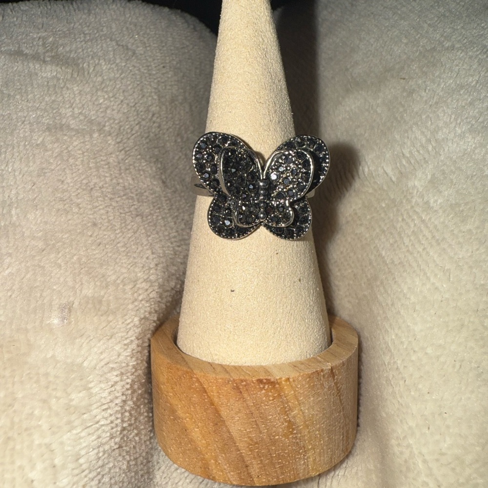 Elegant Silver Butterfly Ring